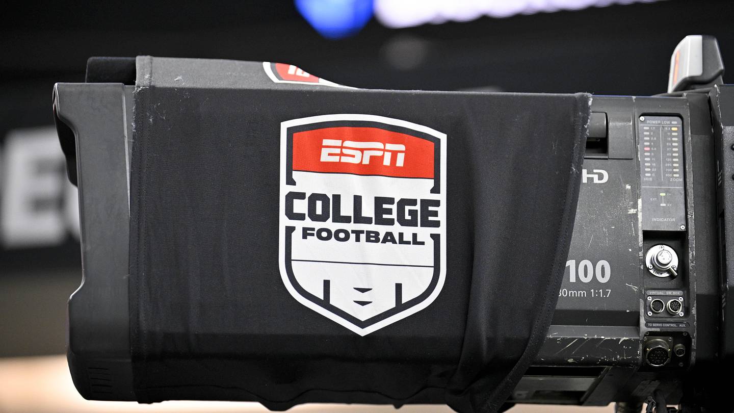 No. 5 College Football DL Prospect Spurns Three National Powerhouses in Recruitment Update