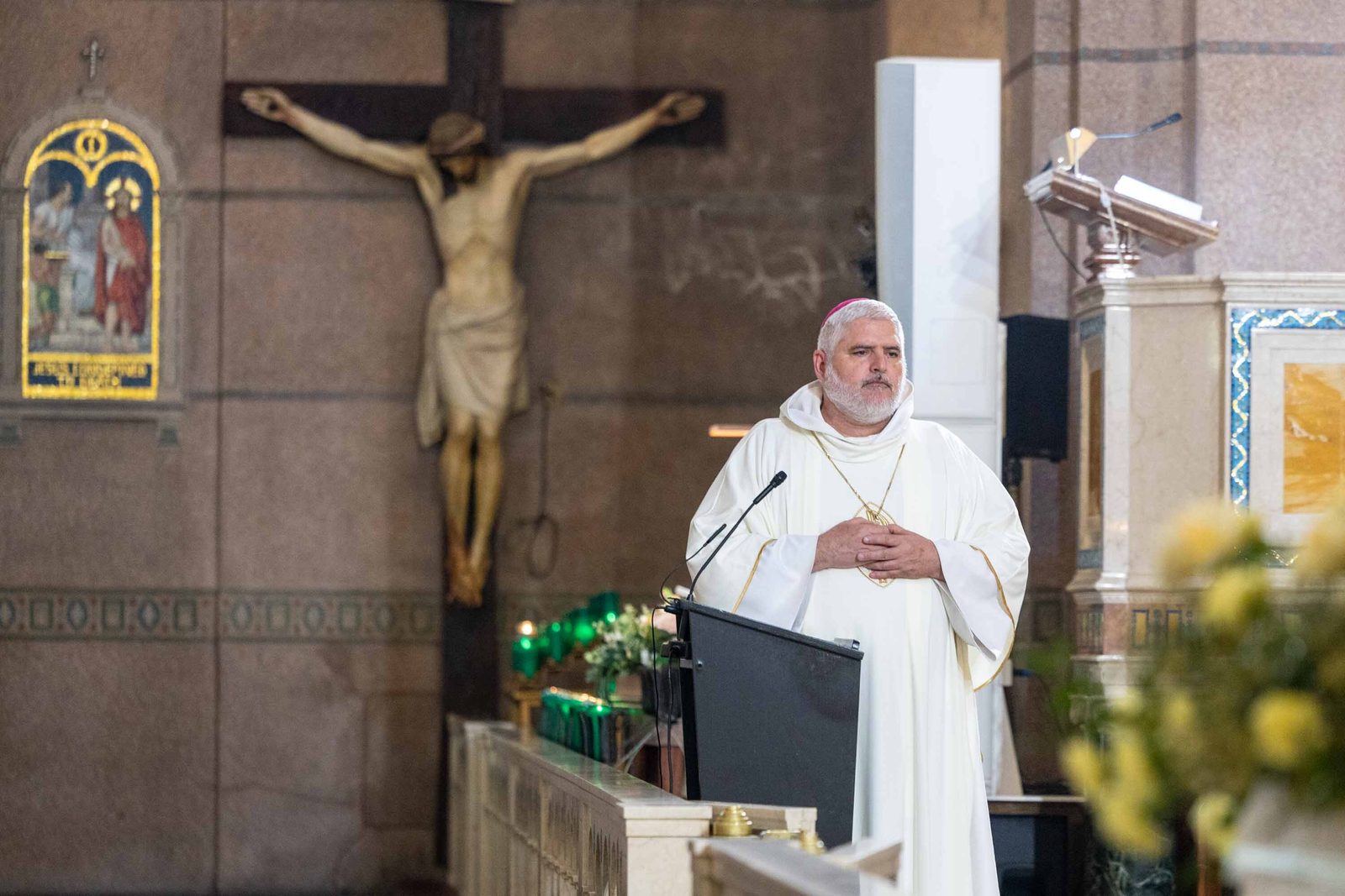 Bishop-elect Emilio Biosca Agüero welcomes Bishop Evelio Menjívar to the faithful at the opening of a Mass for the Solemnity of the Most Holy Body and Blood of Christ at the Shrine of the Sacred Heart in Washington on June 7, 2026. On May 13, Pope Leo XIV named Capuchin Father Emilio Biosca Agüero as the new bishop of Venice, Florida. The priest, who has served as the pastor of the Shrine of the Sacred Heart since 2019, will be ordained as the bishop of the Diocese of Venice, Florida on July 11. (Catholic Standard photo/Mihoko Owada)