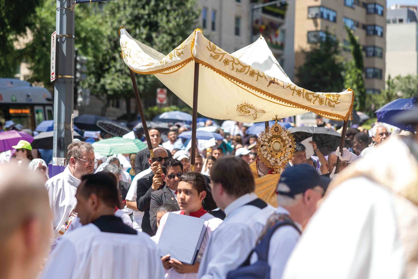Above and below, Catholics process from the Shrine of the Sacred Heart to the Cathedral of St. Matthew the Apostle during a Corpus Christi procession held in solidarity with immigrants June 7 in Washington. (Catholic Standard photo by Mihoko Owada)