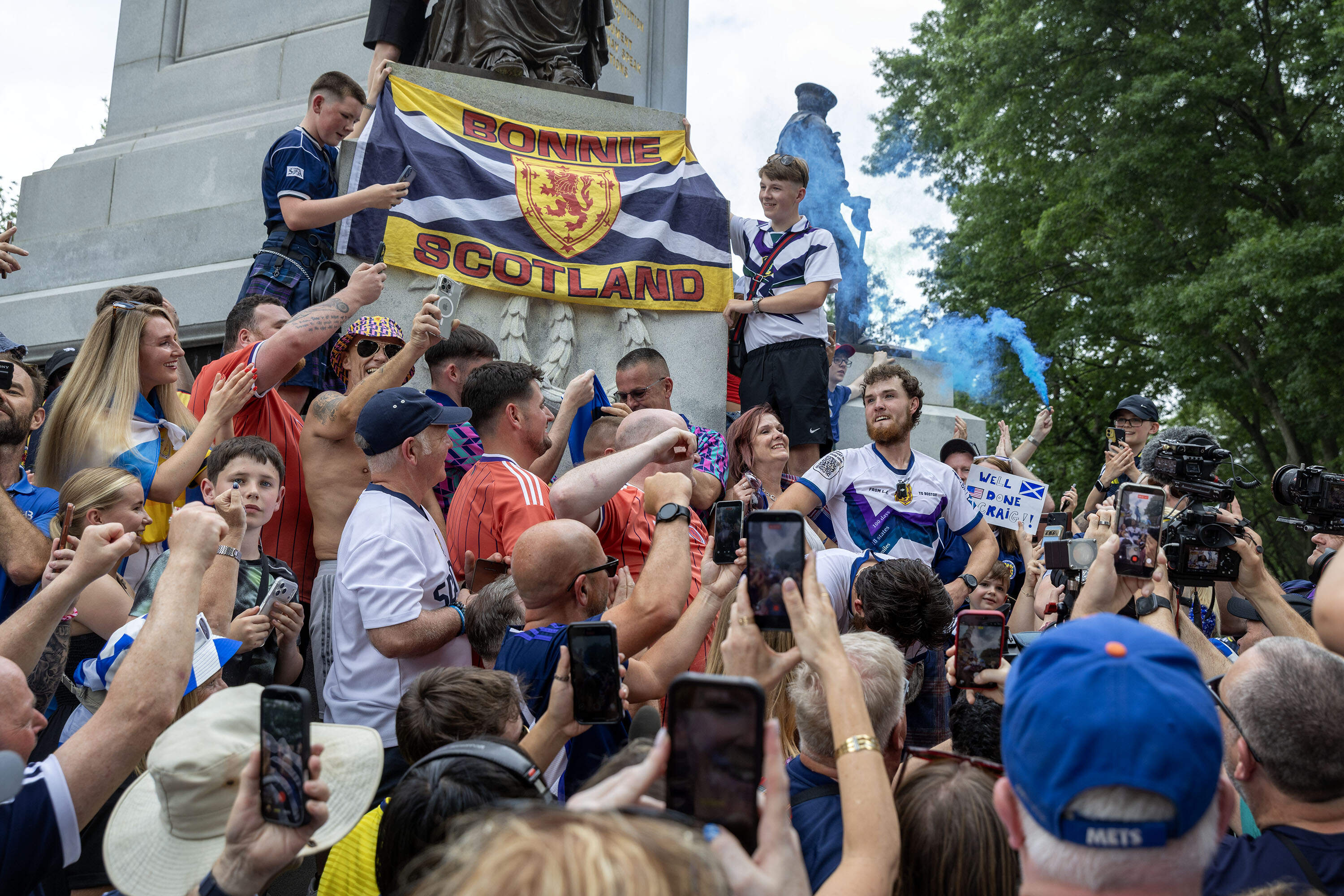 Fans welcome Craig Ferguson at the Soldiers and Sailors Monument on Boston Common where he ended his walk from Los Angeles. (Robin Lubbock/WBUR)