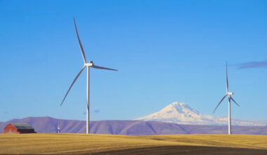 Shoulder season sends Texas wind, solar, and batteries to new highs in a single week