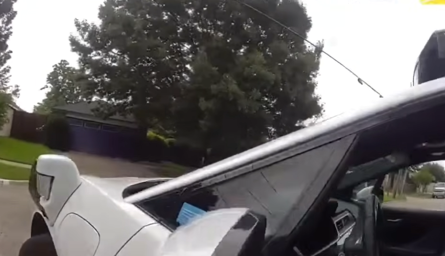 A Dallas Deputy Constable Had to Physically Drive a Leaderless Waymo Out of the Way During a Fatal Apartment Explosion