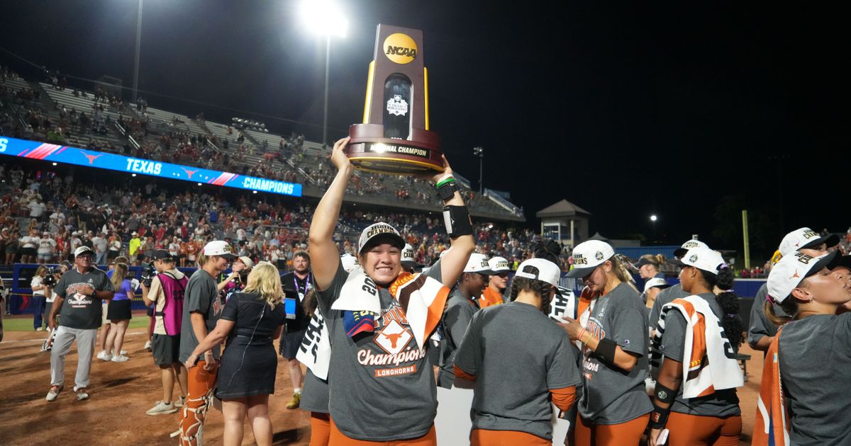 Texas women beat Texas Tech 4-1 to claim back-to-back NCAA softball championships :: WRAL.com