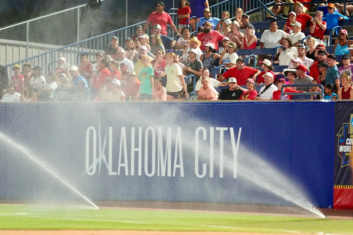 Sprinklers interrupt UCLA vs Texas Tech WCWS game as stadium plays 'Umbrella'
