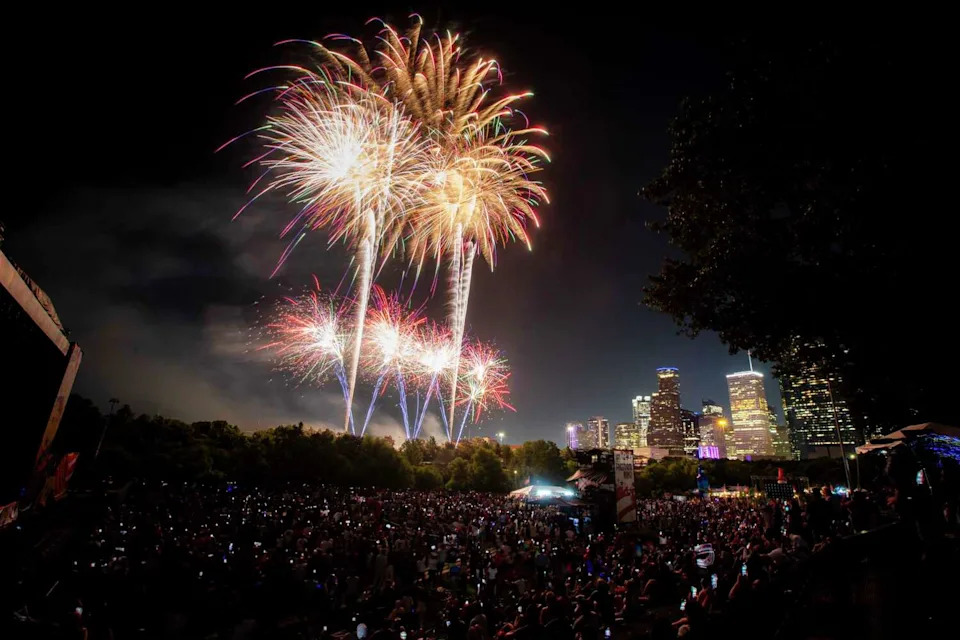 Fireworks during the annual Freedom Over Texas festival on the Fourth of July, Thursday, July 4, 2024, in Houston. (Ishika Samant/Staff photographer)