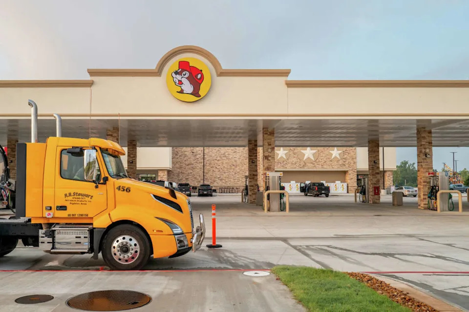 Are 18-wheelers banned in Buc-ee's parking lot? Yes, they are banned as the beaver-themed gas station does not allow semi-trucks. (Brandon Bell/Getty Images)