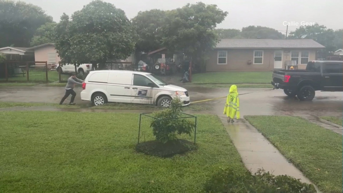 Neighbors help rescue stuck postal van in Corpus Christi