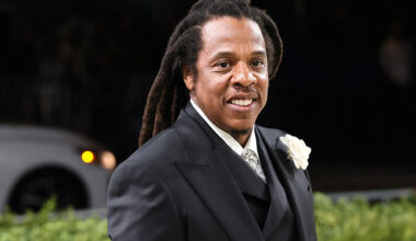 Houston Locs Used 4 Bottles Of Cecred To Comb Out Jay Z's Locs