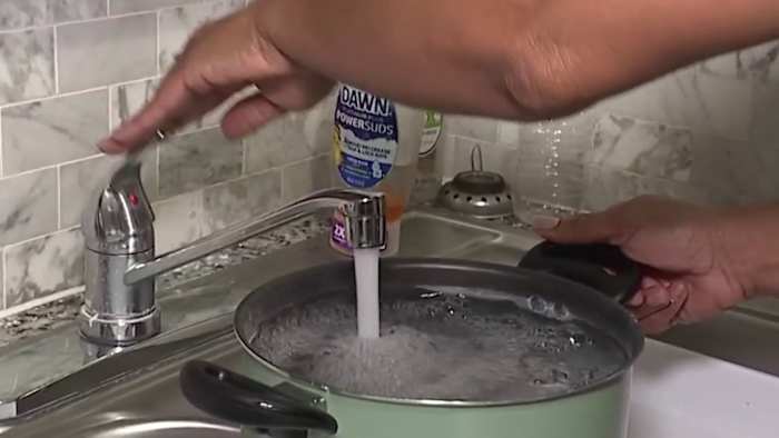 Northwest Side residents at apartment complex say they’ve gone months without hot water