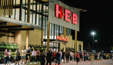 Dallas locals react to H-E-B building city's first grocer