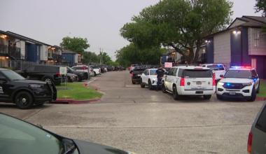 Standoff ends in southeast Houston after suspect was found dead inside apartment