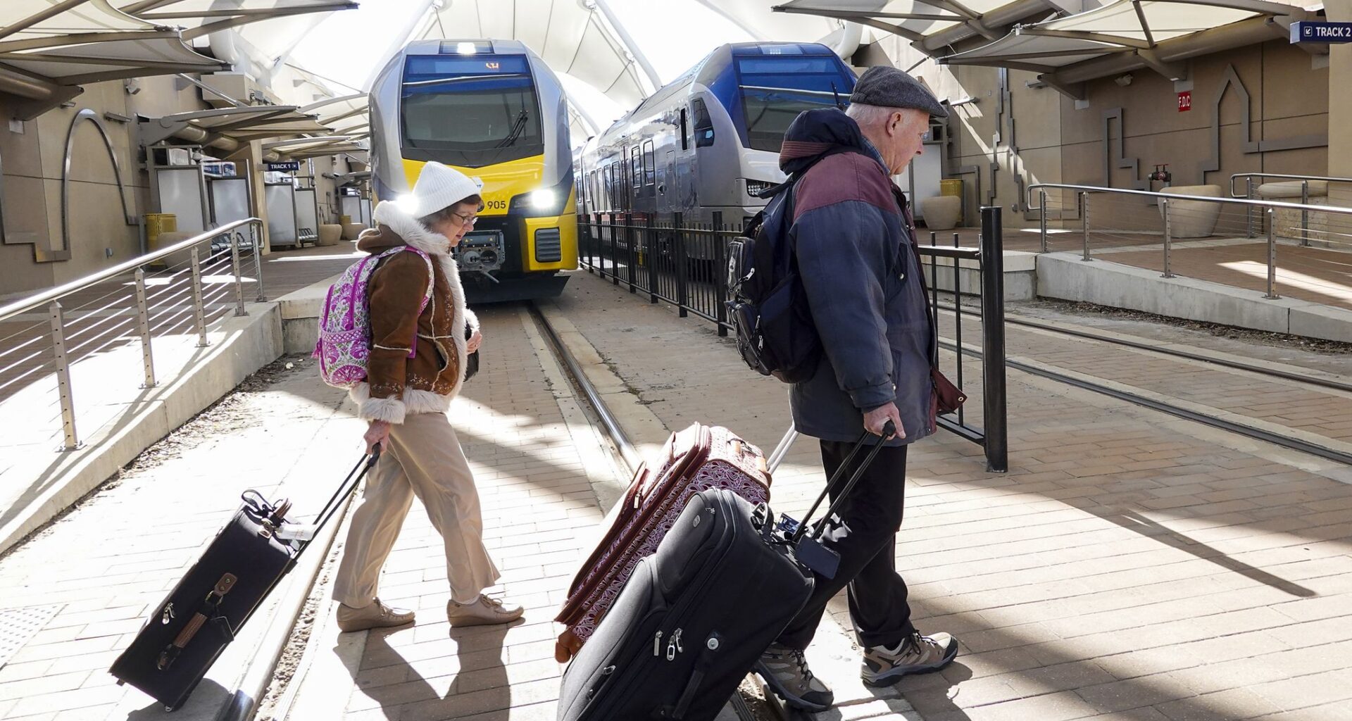 What's the cheapest way to get to DFW, Love Field airports?