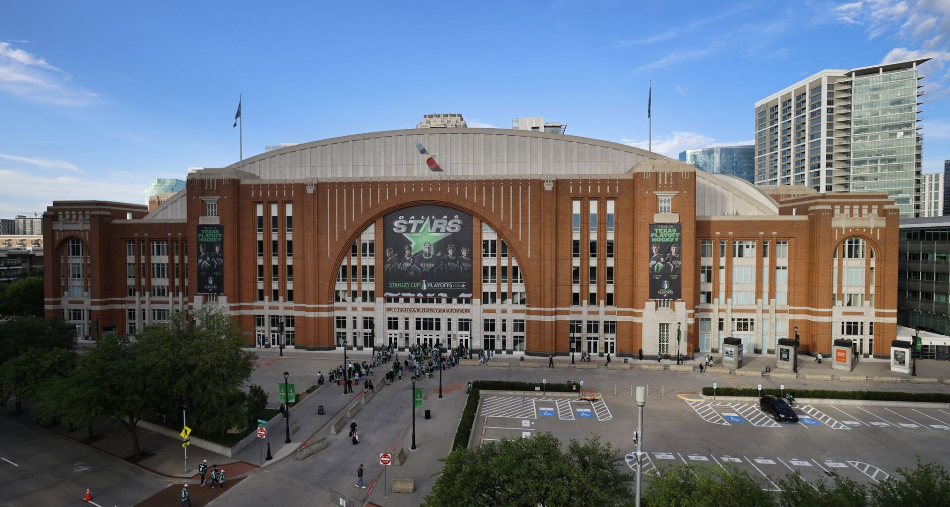 For Mavericks and Stars, why is American Airlines Center obsolete?