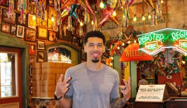Danny Green stopped by Mi Tierra ahead of the NBA Finals.