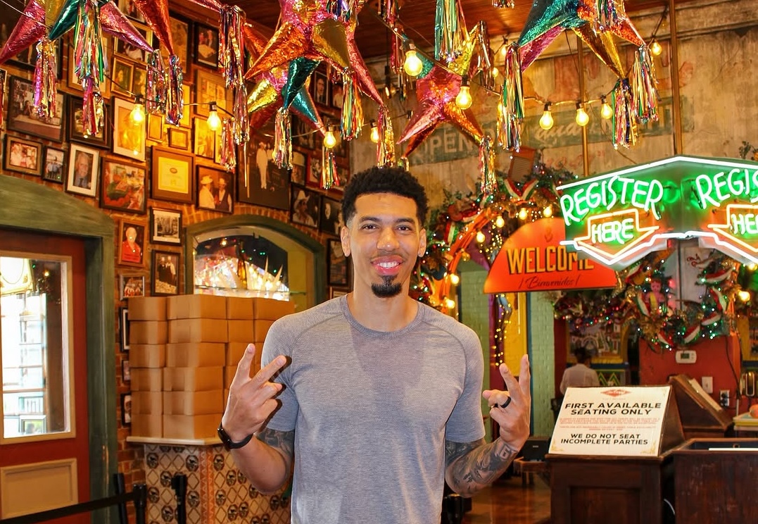 Danny Green stopped by Mi Tierra ahead of the NBA Finals.