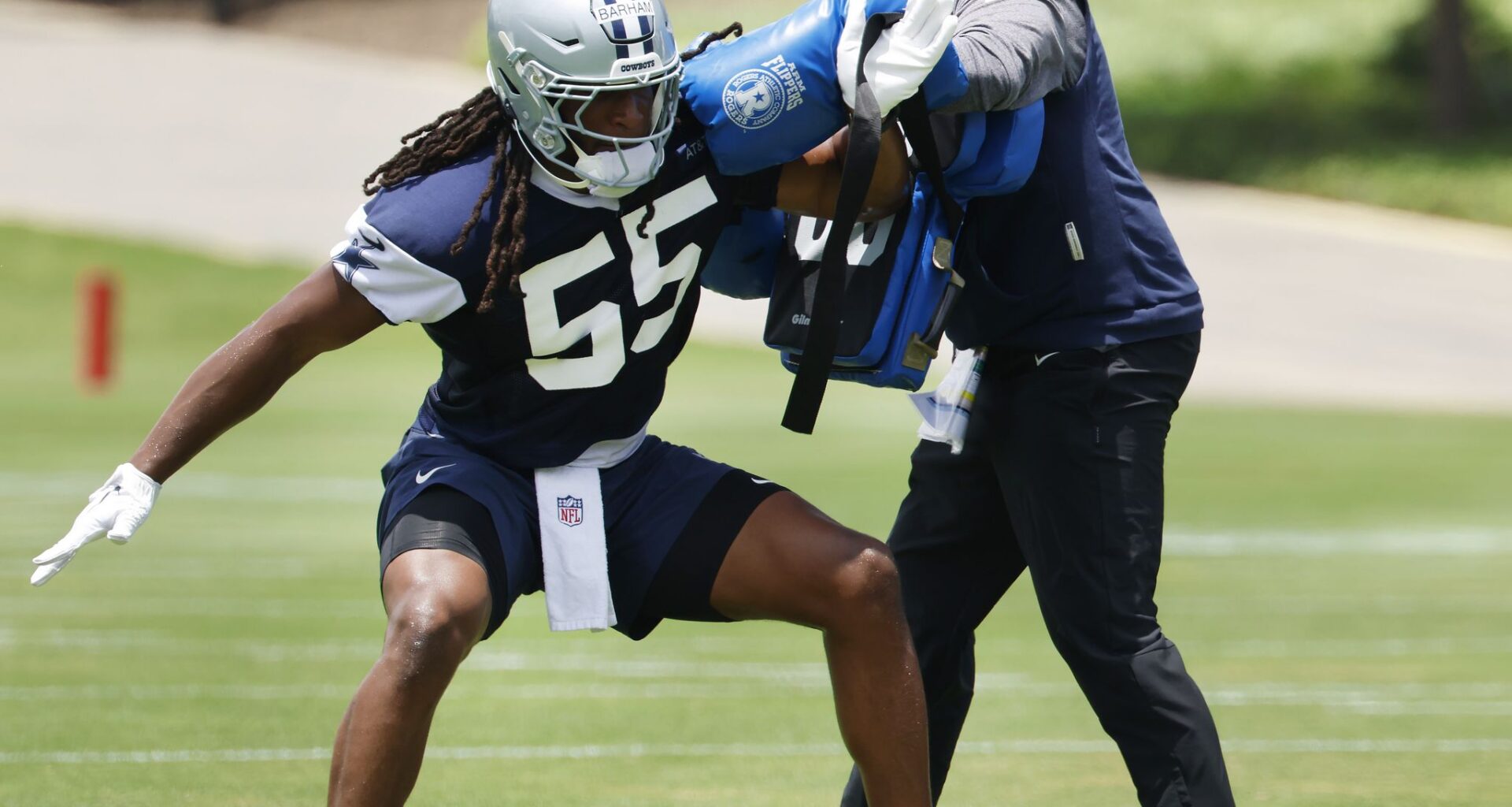 Dallas Cowboys sign first-round pick Malachi Lawrence to rookie deal