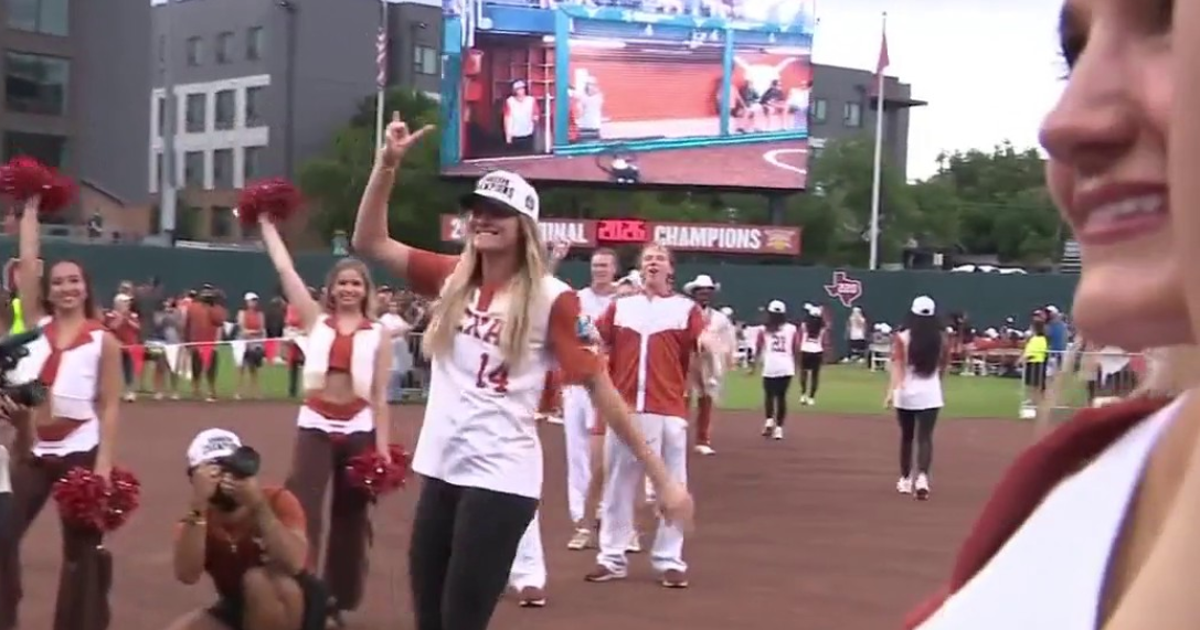 Texas Longhorn softball celebrates second-straight national championship