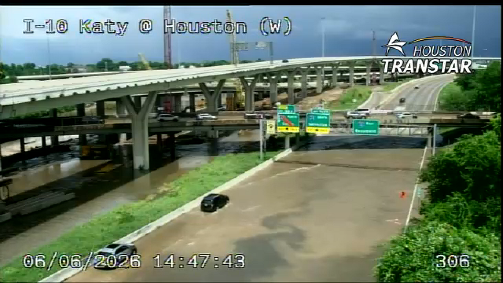 13 Alert Traffic: 3 lanes reopen after all EB lanes closed on I-10 at Houston Ave. due to flooding, TranStar says