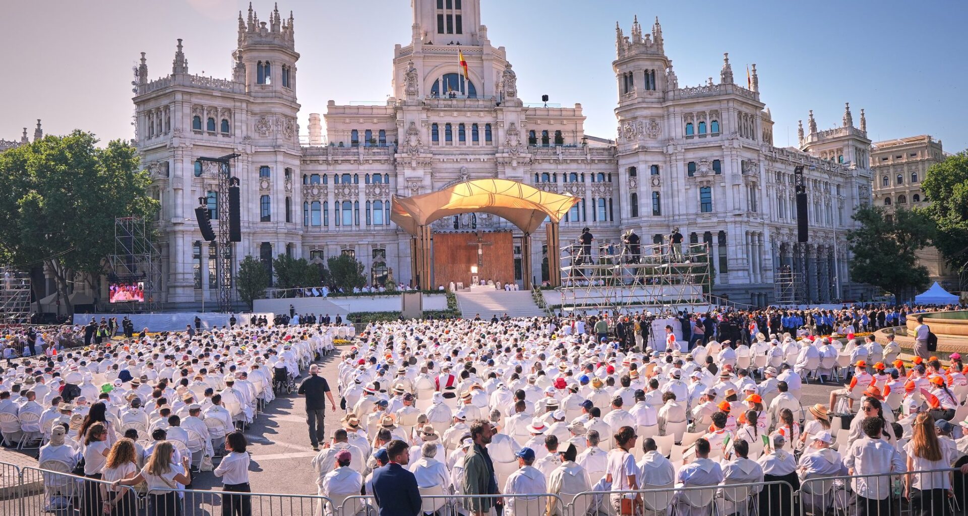 1 million turn out for pope's Mass in Spain and iconic procession along flower-carpeted route