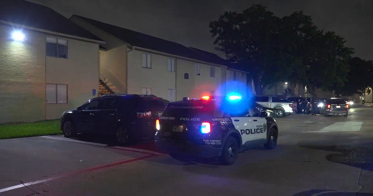 Man hospitalized after argument leads to shooting in West Houston, resident not charged