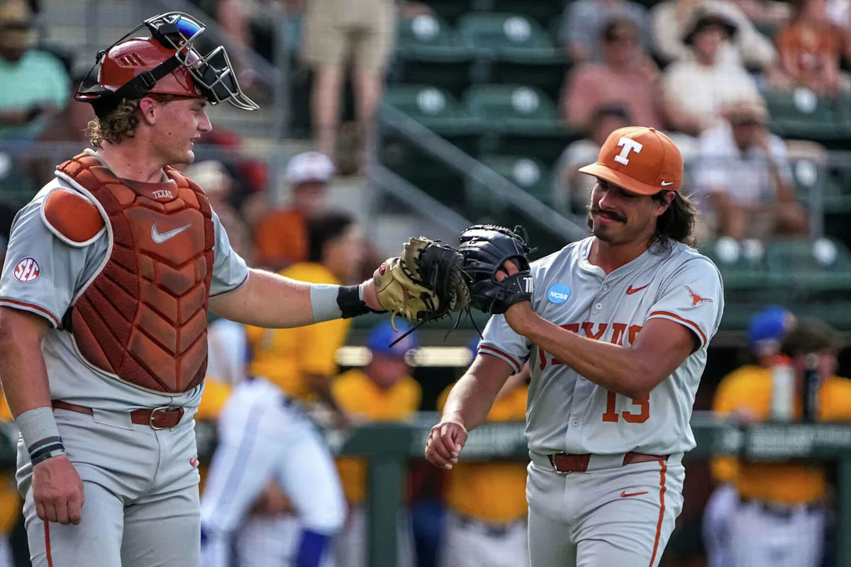 Texas vs Oregon baseball: Live scoring updates, how to watch Game 2 of super regionals