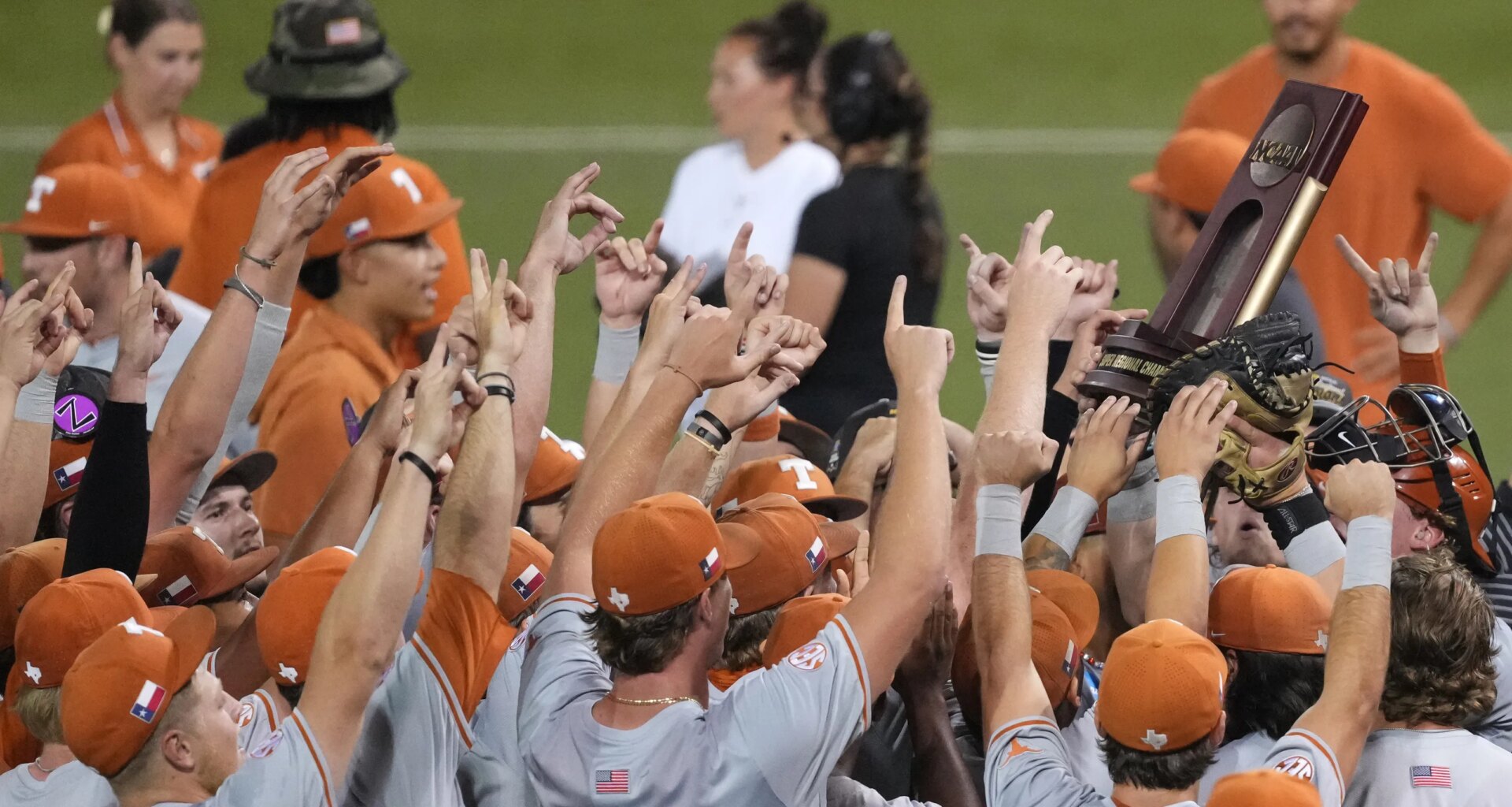 PHOTOS: Texas heads to College World Series with late rally past Ducks