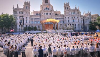 1 million people flood Madrid streets to see the pope's flower-carpeted procession