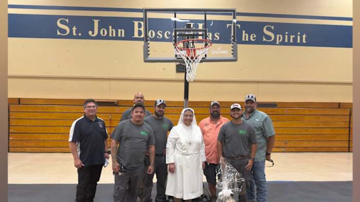 San Antonio Zoo surprises Spurs-loving Salesian Sisters with 200 tickets, new basketball hoop