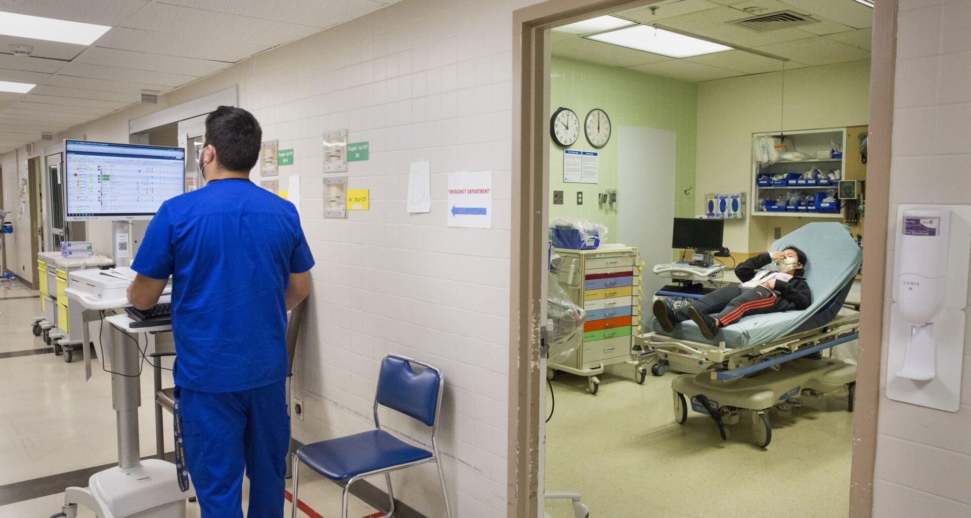 White House warns over 500 hospitals to provide more price data