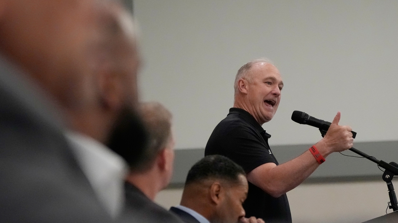 Texas Tech defends playing QB Brendan Sorsby amid gambling addiction, says 'it's not murder'