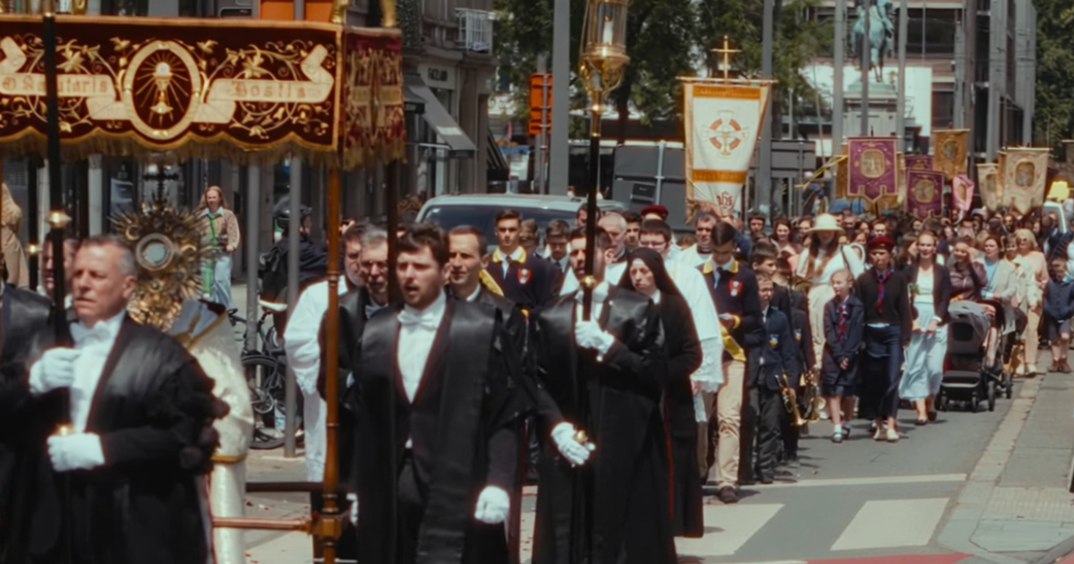 Corpus Christi Procession in Antwerp (Video)