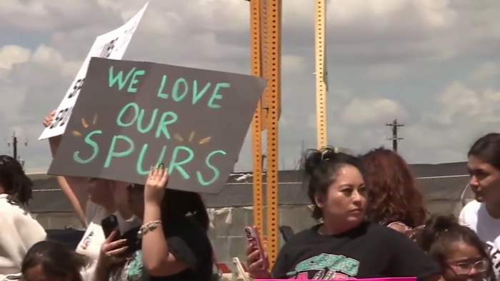 Spurs return home to San Antonio after New York trip for NBA Finals