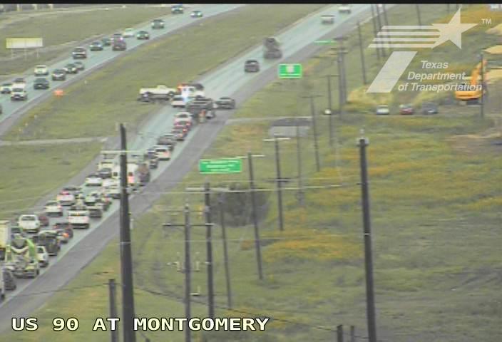 Major crash sparks partial shutdown of Highway 90 near San Antonio