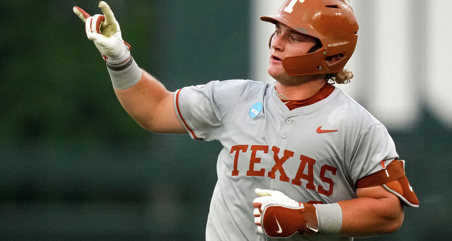 Texas vs Georgia CWS preview: Can Dylan Volantis slow Bulldogs?