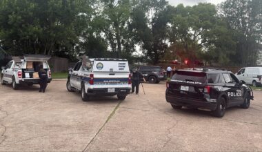 Neighbor and brother chase down burglary suspect before he's shot dead in Alief, HPD says