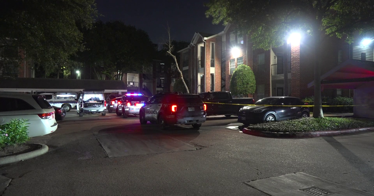 Woman found dead outside west Houston apartment complex