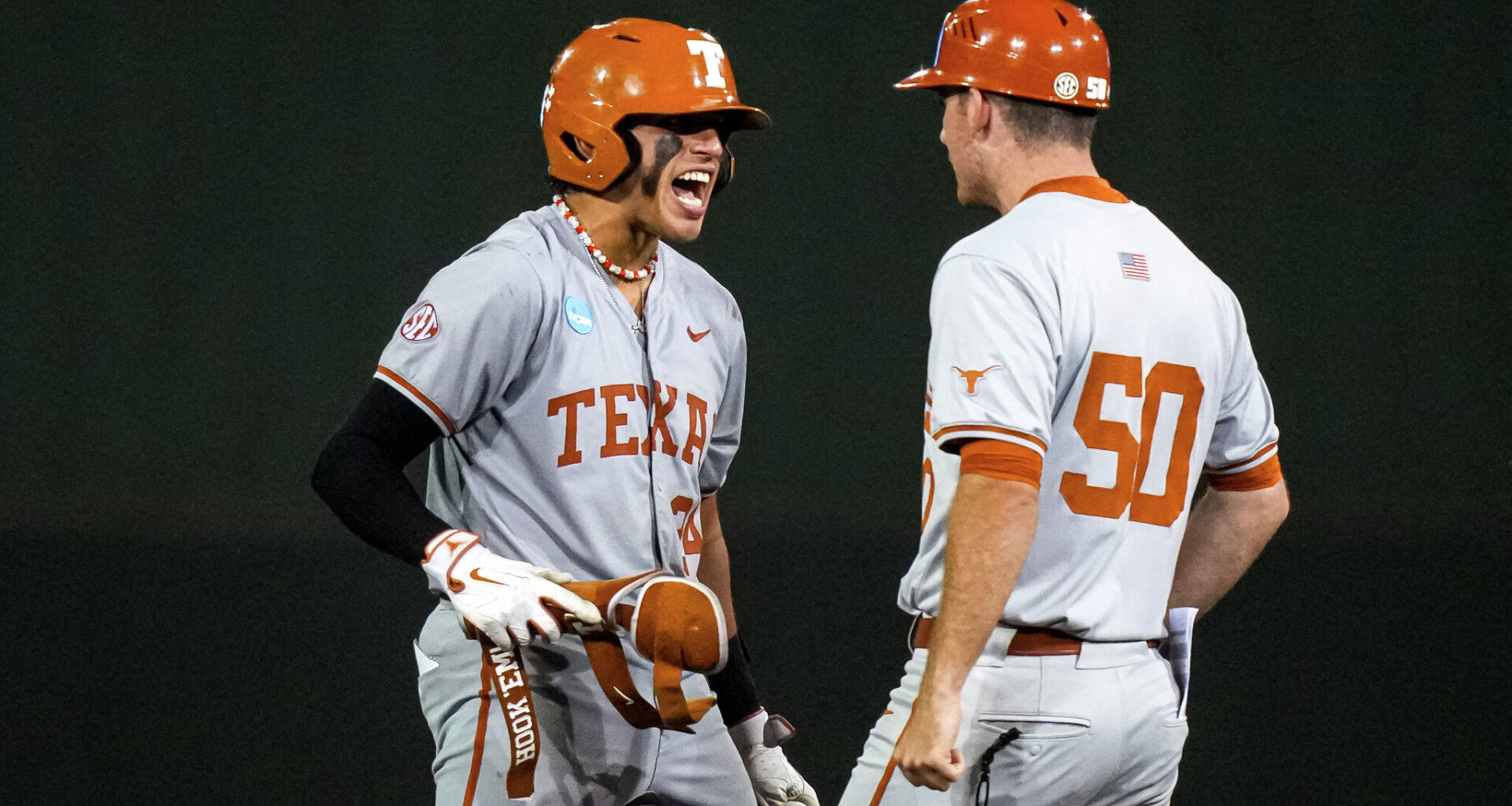Texas vs Georgia baseball: How to watch Saturday night's CWS game