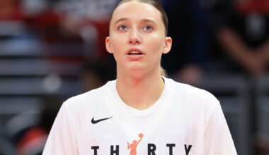 Paige Bueckers attends World Cup with Dallas Wings teammates