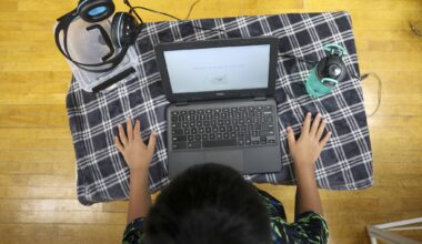 Texas schools are adopting AI. What rules are in place?