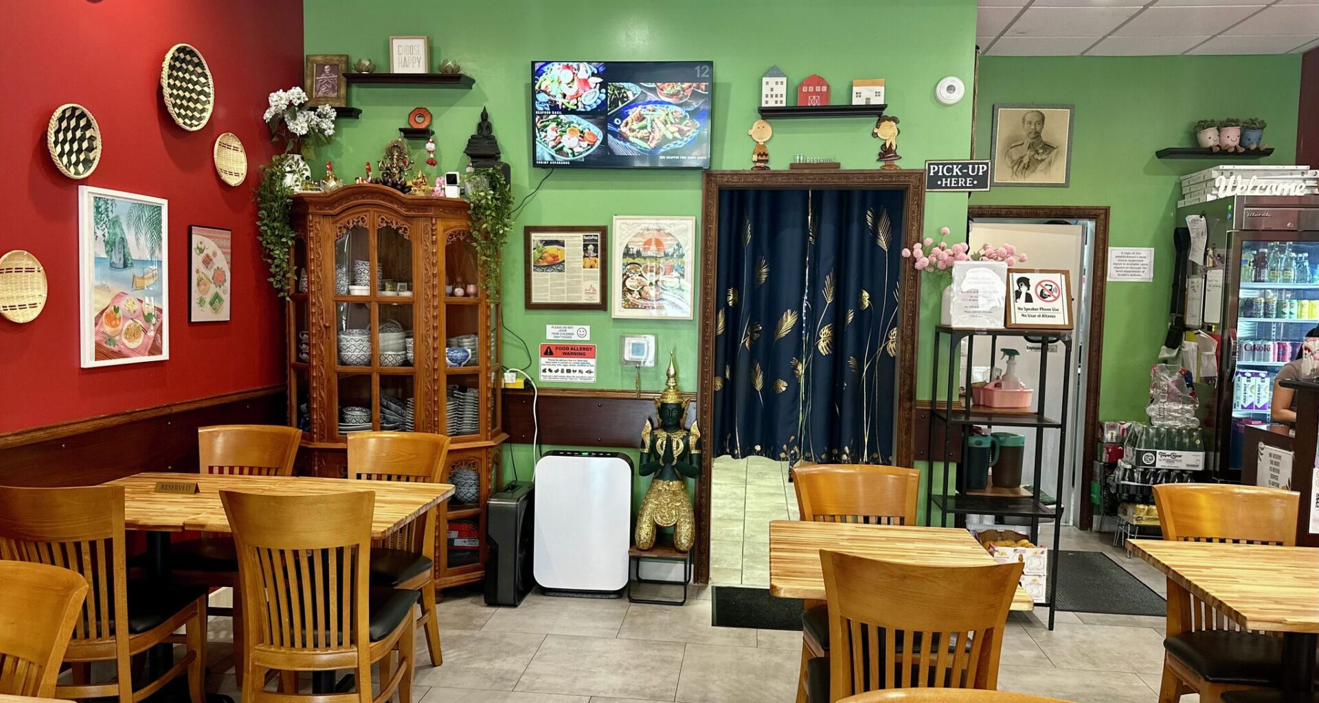 Houston restaurant has more menu items than seats—and still delivers