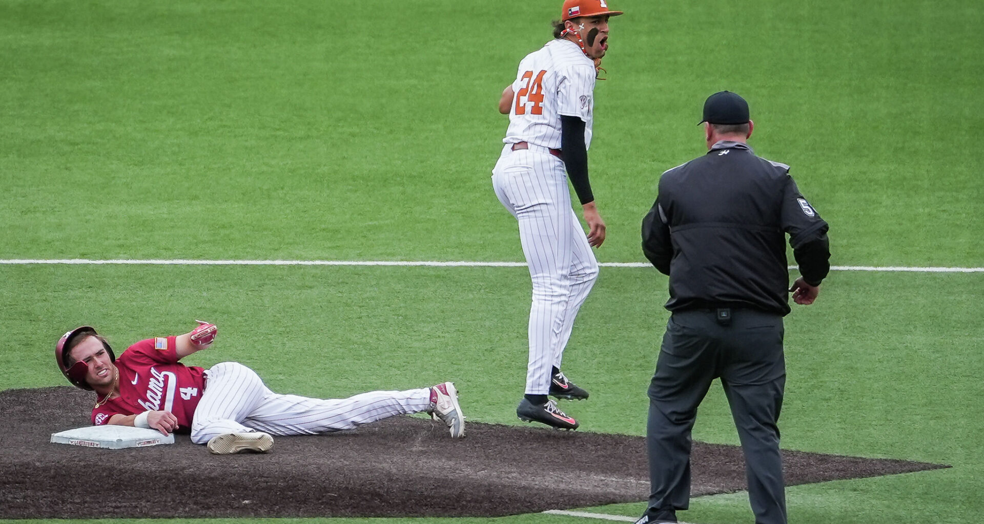 Texas baseball vs Alabama game score: College World Series updates
