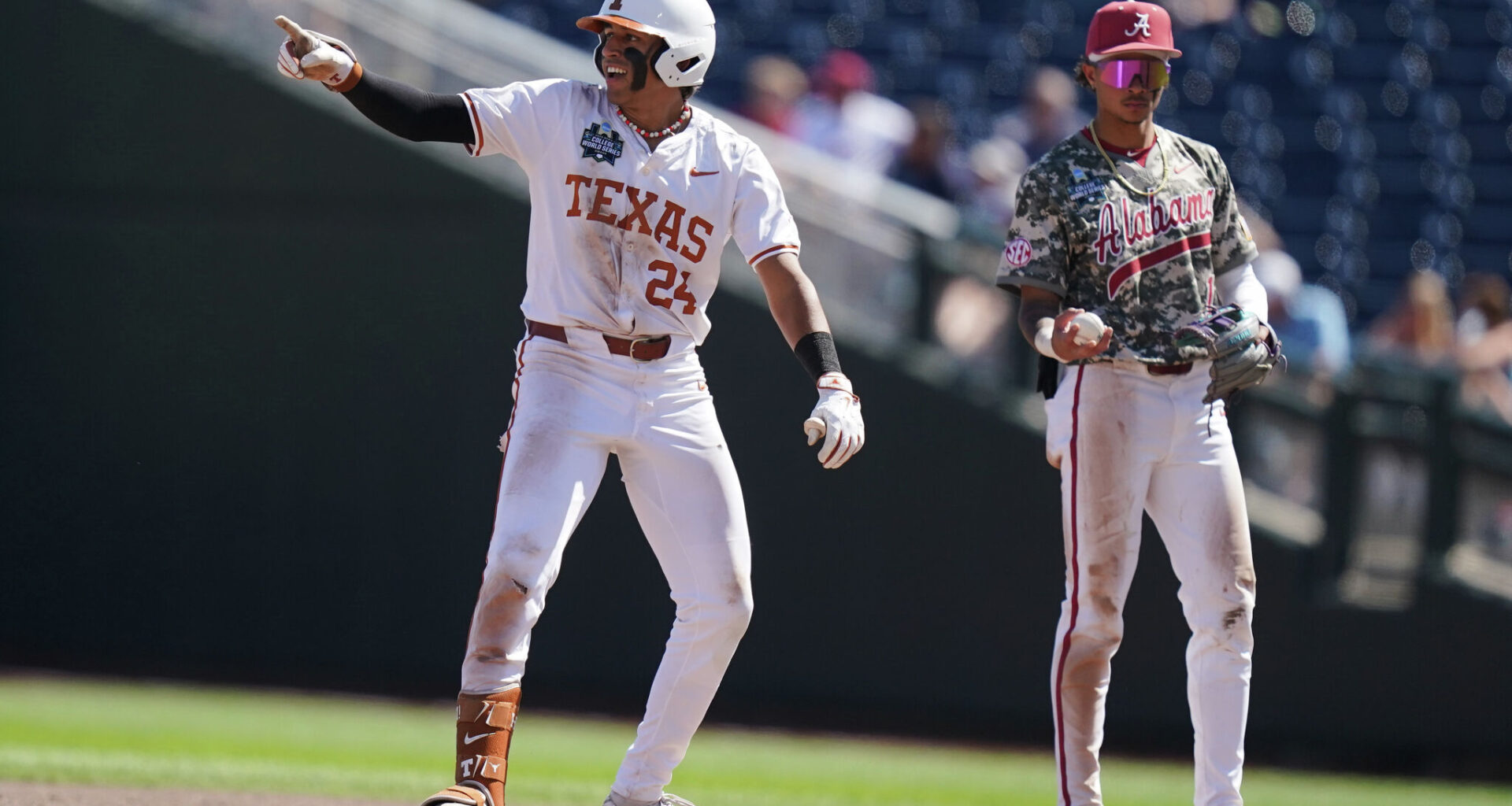 Rodriguez hits 3rd cycle in CWS history as Texas eliminates Alabama
