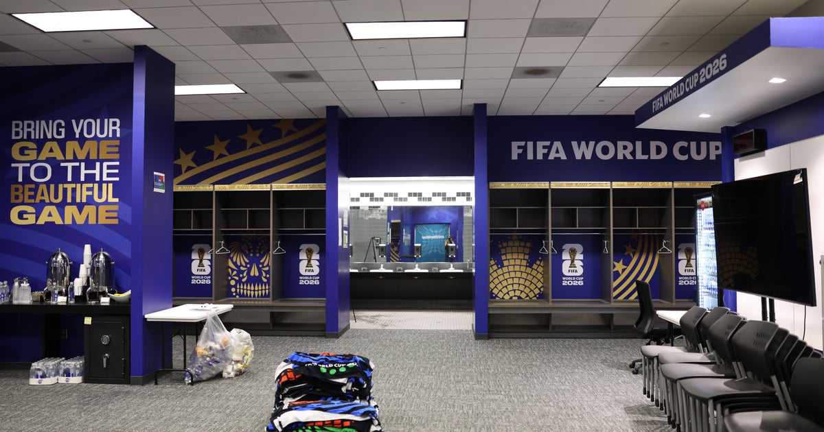Japanese fans win hearts cleaning up Dallas Stadium after World Cup match