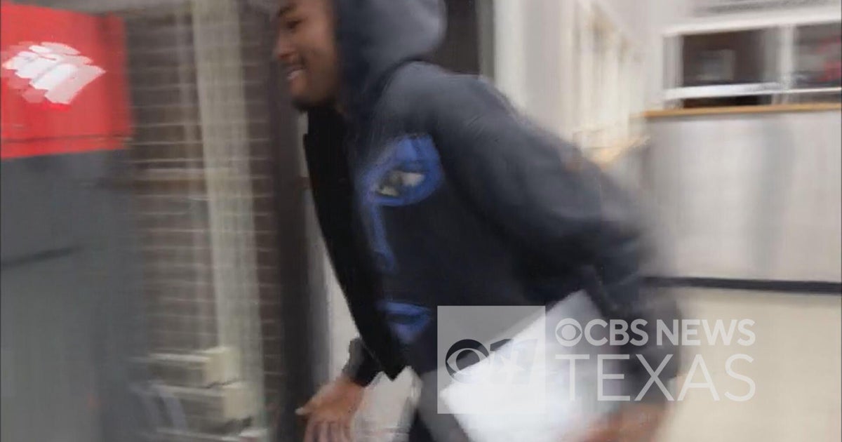 Kansas City Chiefs' Rashee Rice released from Dallas County jail after 30-day sentence, runs past photographer to waiting SUV