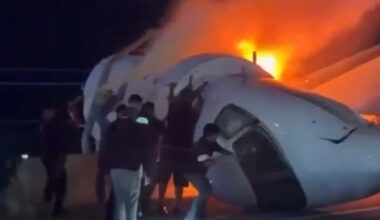 Fiery Texas plane crash leaves 1 dead, 5 rescued