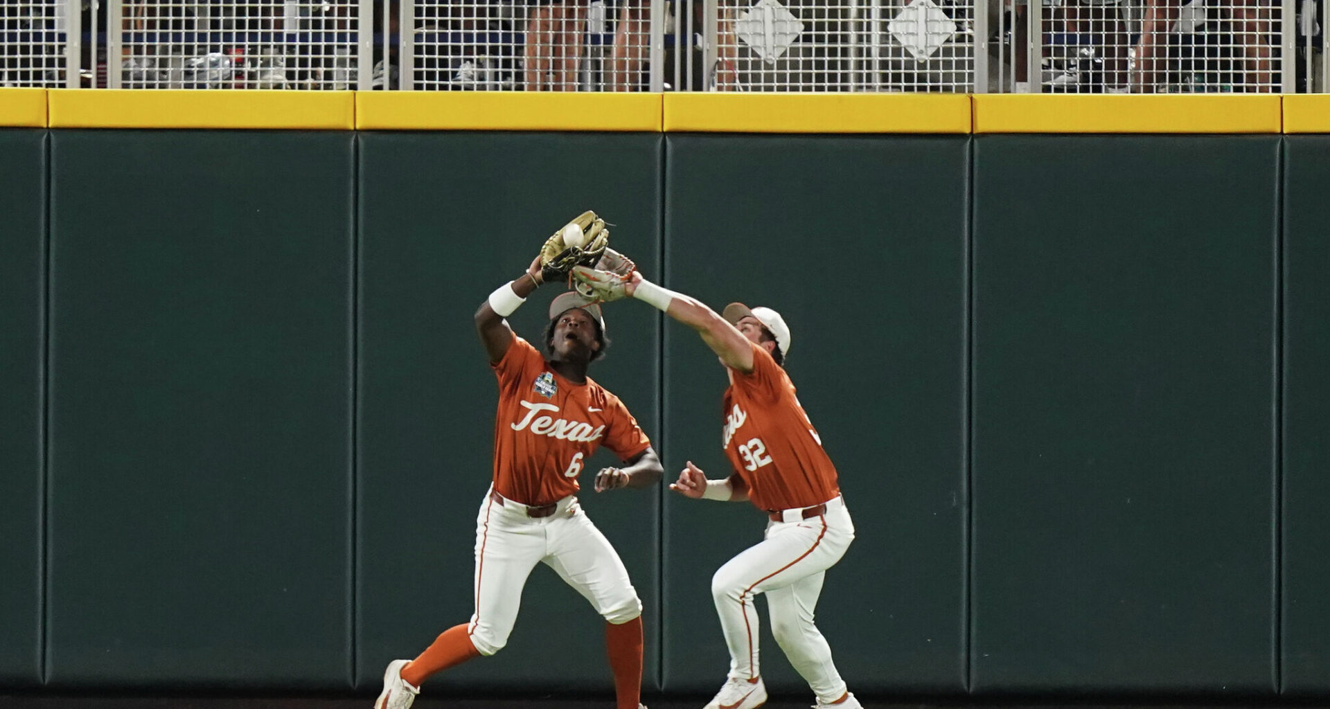 Texas Longhorns offense pulls a colossal no-show in CWS eliminator