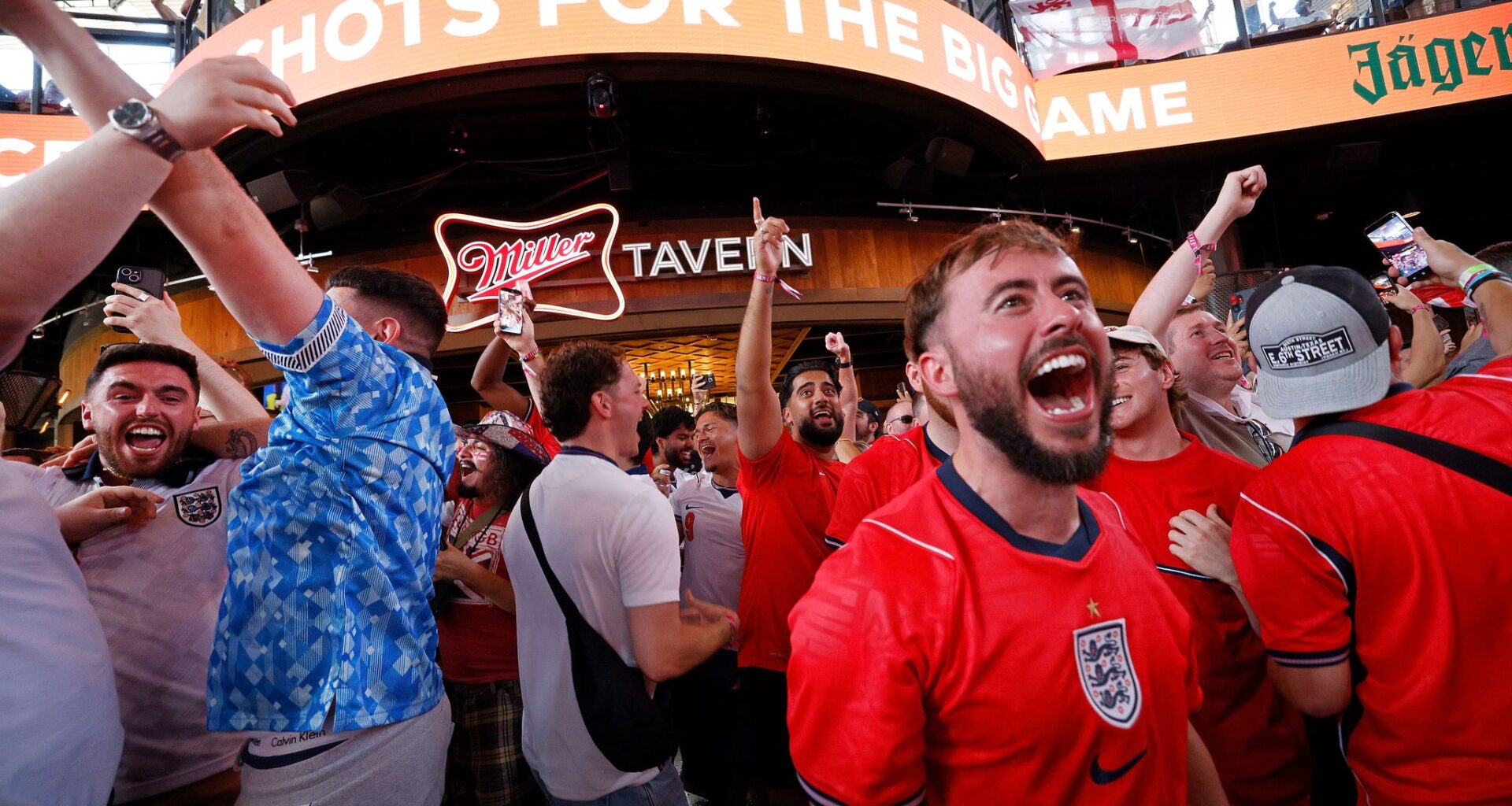 England, Croatia fans fill Arlington for World Cup match