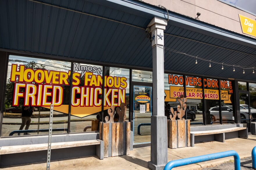 The front door and windows of Hoover's Cooking.