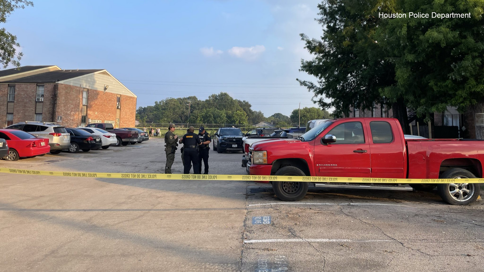 Woman killed, man critically injured in southwest Houston shooting, HPD says