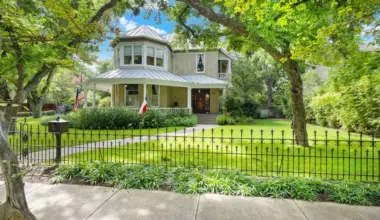An elegant Victorian house for sale in King William was built in 1885 by prominent San Antonio merchant